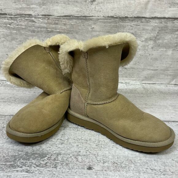 UGG Australia Short Boots Sz 6 Sheepskin Fold Over Boot Tan Cream Winter - Picture 7 of 7